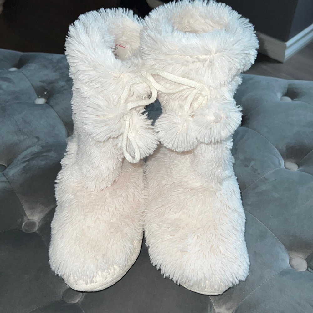 Slippers - Picture 1 of 3